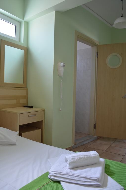 Fontana Rooms Mytilíni 객실 사진