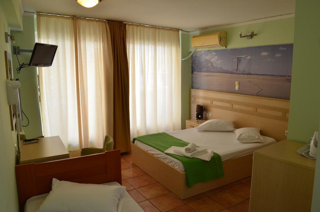 Fontana Rooms Mytilíni 객실 사진