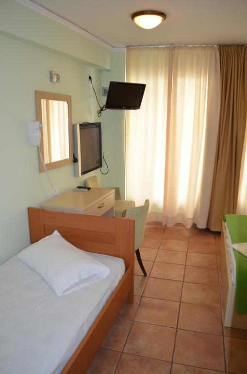 Fontana Rooms Mytilíni 객실 사진