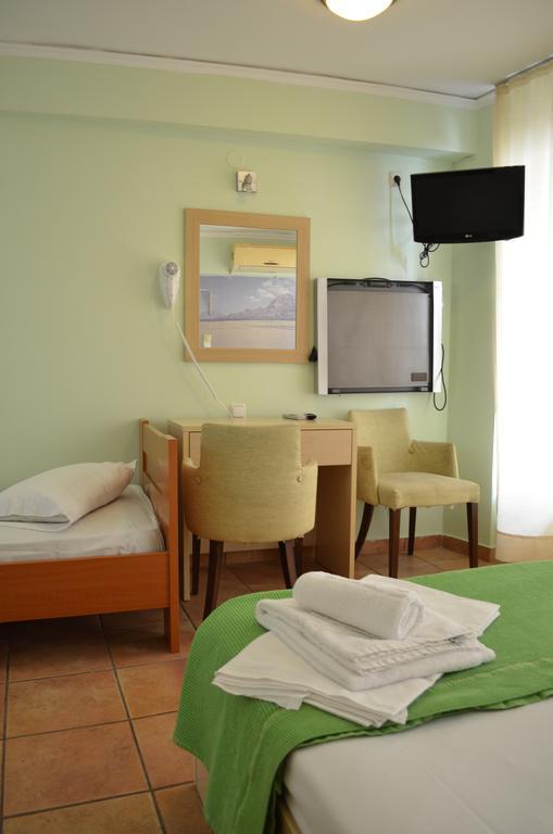 Fontana Rooms Mytilíni 객실 사진